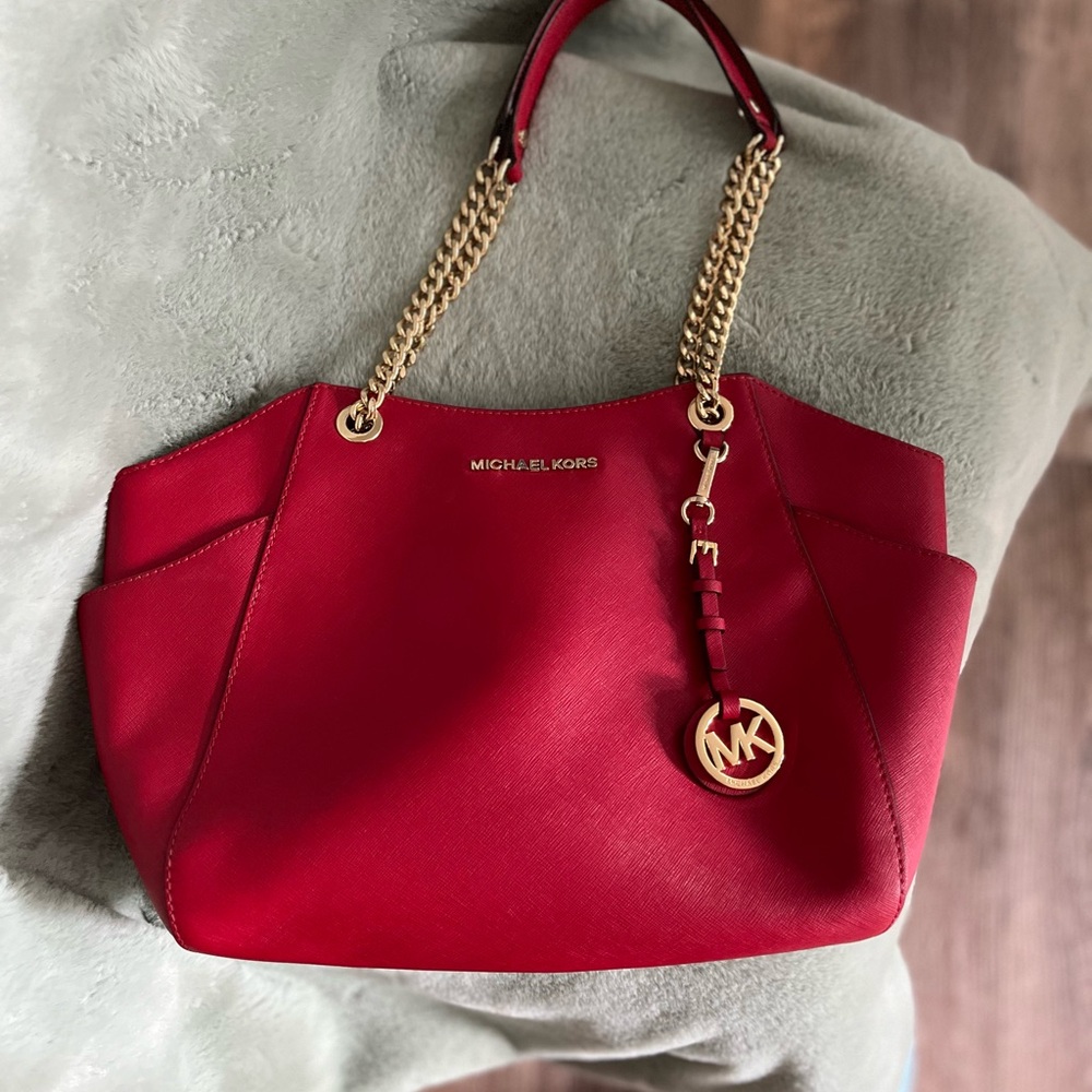 Michael Kors Red Saffiano Leather Shoulder Bag with Gold Chain - Picture 4 of 12